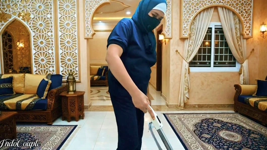 Muslim Hijab Enak bos Perawan Bandung pengen aku nyepong kontol kecil pembantu rumah tangga di Saudi