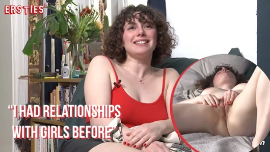 Ersties - amatör bebek kendini izlerken mastürbasyon yapıyor