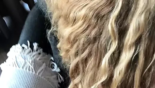 Güzelliğine ve çillerine hayran olan köpek stili