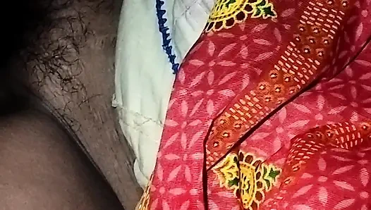 Sıska baldız 15 inç kalınlığında bir adamla çok eğlendi. Hintli ateşli kadın