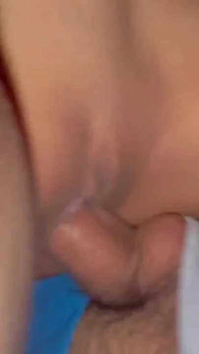 Незабываемый момент от "WTF? Очень нежный, но уже не невинный! Моя падчерица прилипает ко мне своими мини-шортами и "