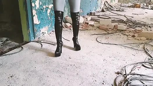 Boots, Jeans & Crushing Tease in an Abandoned Building