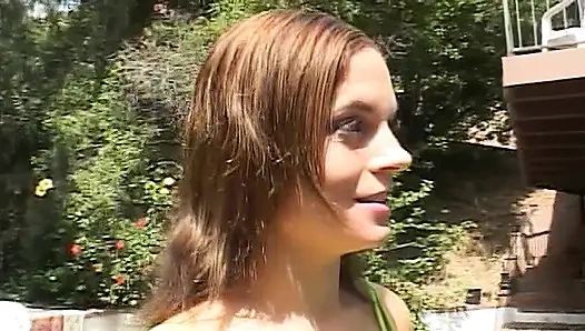 Azgın beyaz orta yaşlı seksi kadın sıkı amcığında büyük zenci yarağı için yalvarıyor