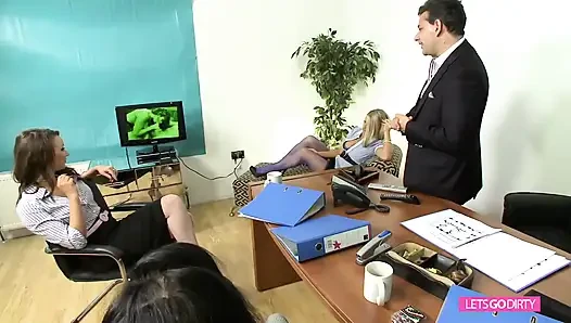 Sekreter kızlar patronla edepsiz oyunlar yapmayı seviyor