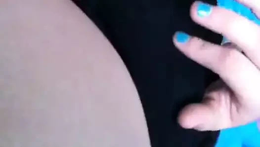 si masturba con il rasoio