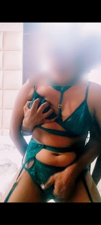 Romanced with girlfriend and fingered her pussy