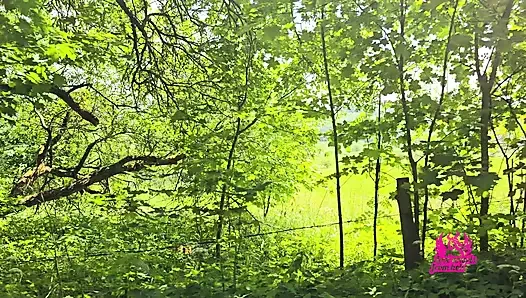 Evli kadın kocasını bisiklet gezisinde aldatıyor.