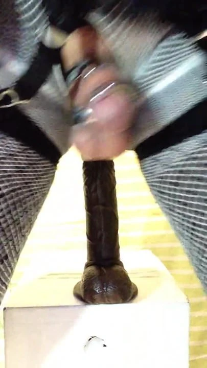 Korkak kaltak becerdin ile yapay penis dilatator popo popo