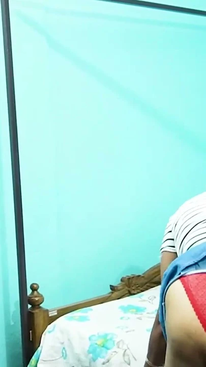 Kayınbiraderi kız kardeşini bir odada yalnızken sikiyor, sert seks | Klip 1