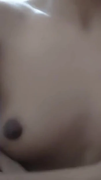 Незабываемый момент из "Красивая латина ублажает себя и заканчивает отличным сквиртом"