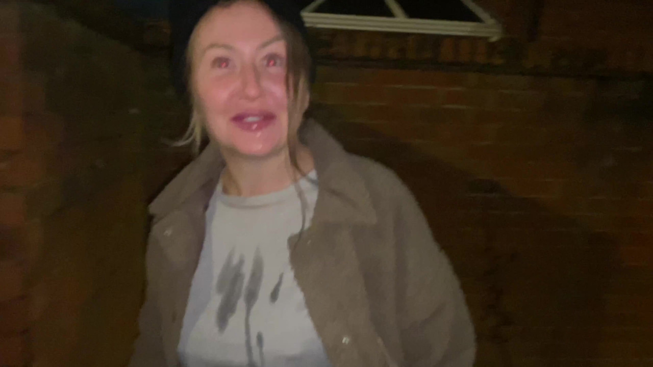 Offered cigarettes to put Her finger up her ass and piss at the same time