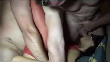 Slutwife ile kocasının arkadaşları