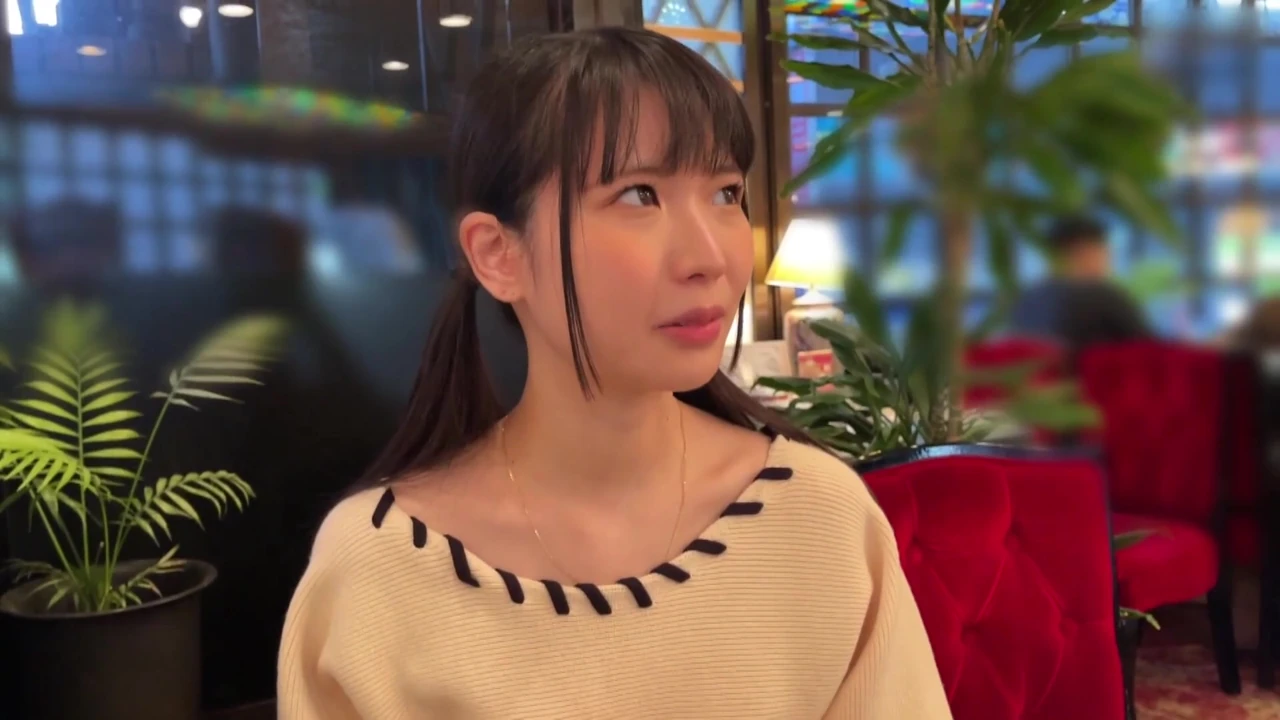 A118F03 A natural, innocent, small-animal-type girl with a lingering innocence! Meeting at a café and moving to a love hotel, starting with a toast and a sneaky filming sex scene!