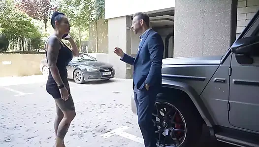 Sandra Sturm yarak emiyor, biniyor ve döl yutuyor