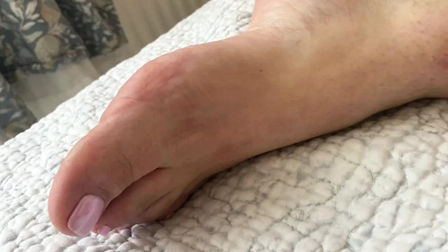 Ateşli genç erkek avcısı Zina Gabon tatilde sert zenci yarağı alıyor. Gerçek amatör ırklararası sikiş