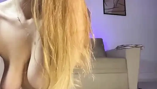 Jucielussie in doggy and natural tits playing