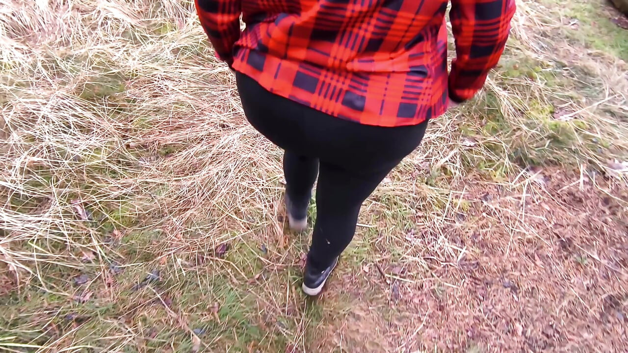 Breasts at the hunting stand beat violently red and swell