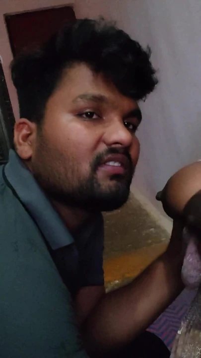 Bhabhi aapne boyfriend ko ghar bula leti he aaur aapne bade bade boobs aapne boyfriend se chusvati he aaur boyfriend… | Clip 1