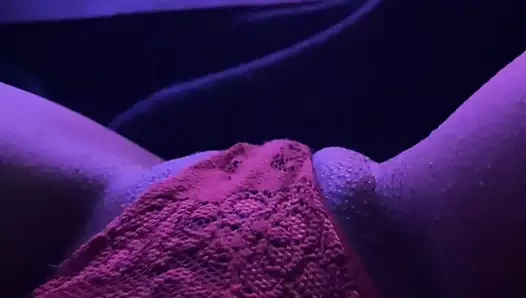 Amcığımla oynuyorum