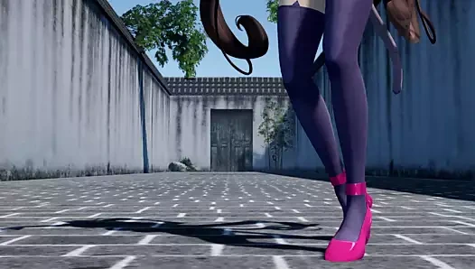 Genç kaltak sokakta çıplak dans ediyor