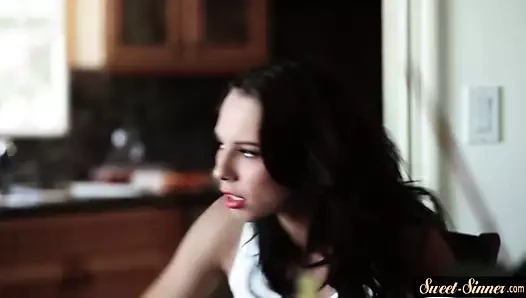 Pussylicked üvey kız çarptım içinde çorap