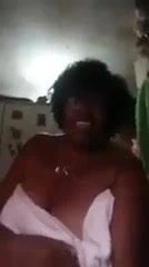 Meme uçlarını görebiliyorum kaltak!