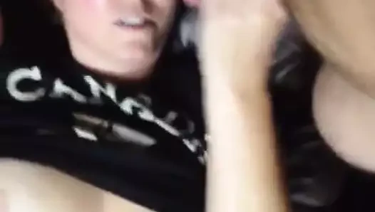 Eski kız arkadaş harika memeler yarak emiyor