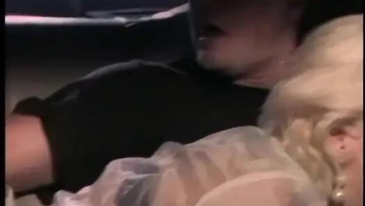Büyük yarak ve lezbiyen dildo götten çifte sikişiyor üçlü grup seks (tam orijinal film.)
