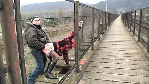 Üvey baba alır yukarı üvey kız itibaren okul ve sonra sikikleri ona