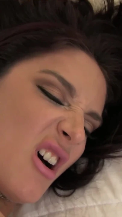 Pawg genç kız üvey babası tarafından sert sikiliyor