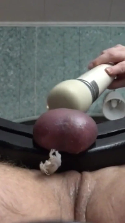 Erkek köle topta ve bilek stokunda makine sikişi ve cbt | Klip 2