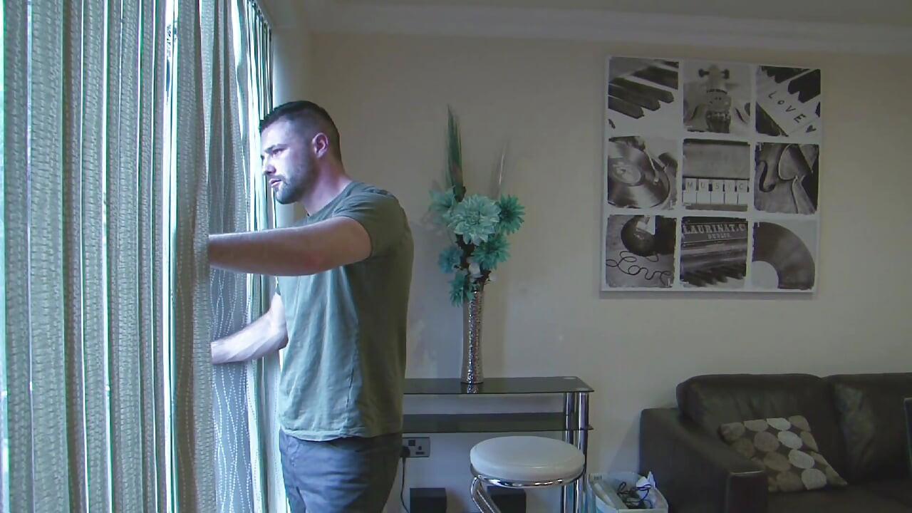 Anna Darling ve Max Deeds seksi dövmeli büyük sikişiyor