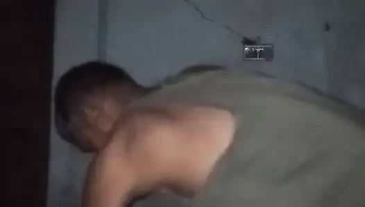 Bhabhi ne apni chut me mall under dalbaya