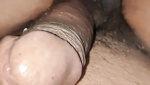 Hintli üvey baba ve üvey oğlu üvey kızıyla sert sikişiyor ve yalıyor