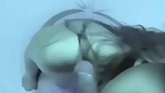 Ağzına sakso çekiyor