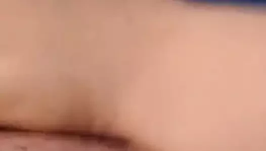 Karısı benimle alay ediyor.