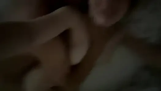 Erkek arkadaşı başka bir odadayken üvey kız kardeşimi siktim