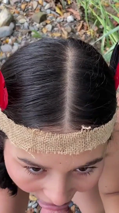 Ormanda kayboldum, yarak için çaresiz olan seksi bir Hintli kız buldum | Klip 1