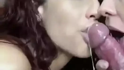 iki kız yalama bir horoz