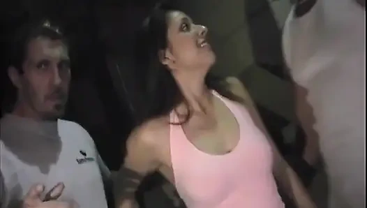 Sürtük genç kız ırklararası üçlü sekste sikiliyor