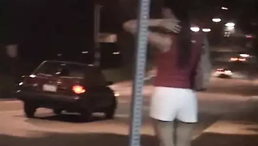 Azgın esmer, sert bir horoz tarafından sert bir şekilde çarptım onu ıslak delikler almaktan hoşlanır