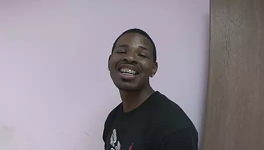 Ateşli Kız Oral Attırık İçin Kanepede Canavar Bir Horoz Sürüyor