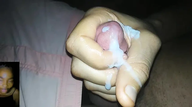 Kız arkadaşımla görüntülü görüşmede mastürbasyon