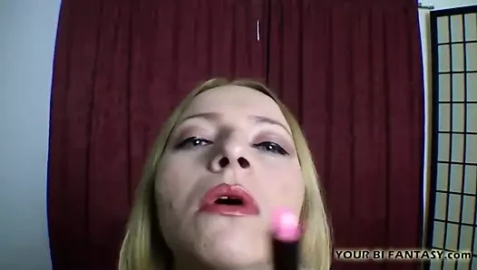 Tüm korkak kölelerimi arkadaşlarımın siklerini emdiriyorum