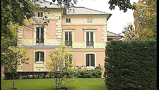 Büyük Memeli Yaramaz Hemşire Hasta Tarafından Kanepede Sikiliyor - Sarışın Güzellik Sakso!