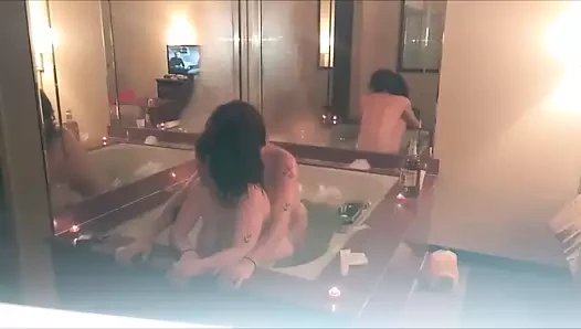 Banyo küvetinde seks atlanta