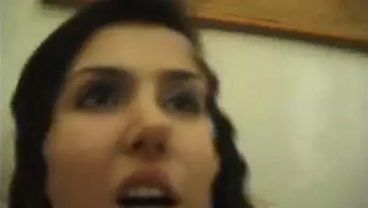 Bir arkadaşımın esmer kız kardeşini sikiyorum Marta