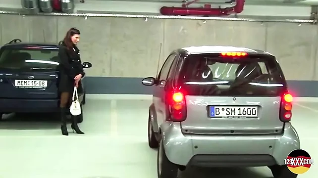 Как только она увидела его, она знала, что он трахнет ее хорошо