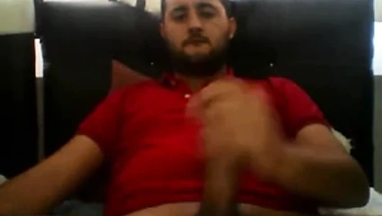 Güzel Türk ayı okşayarak