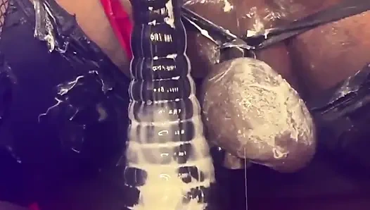 Femboy alt dipsodeep büyük dildo ile göt deliğini kremler - anal eğitim